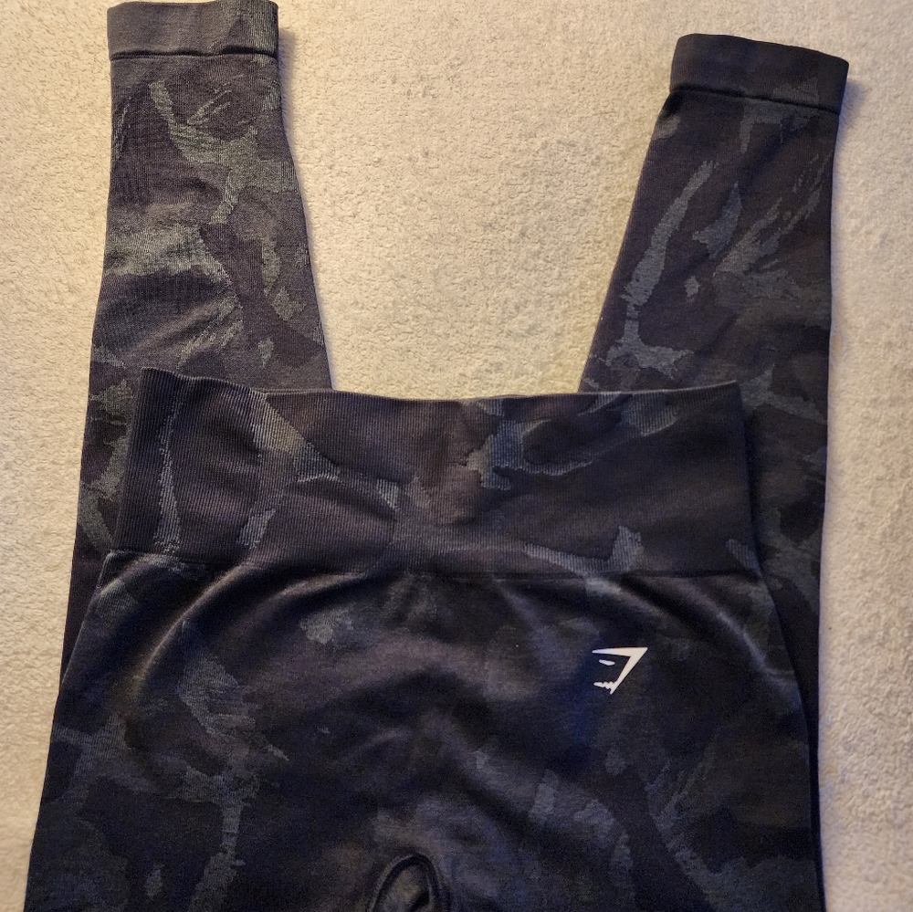 Gymshark * Black & Green  Camouflage Capris